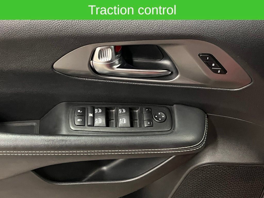 Used 2025 Chrysler Pacifica Select FWD image 18