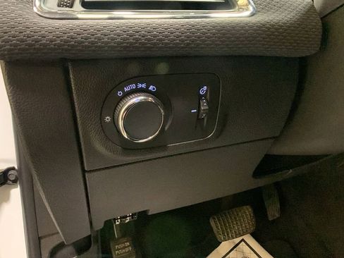 Used 2018 Chevrolet Cruze LT image 27