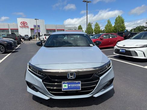 Used 2022 Honda Accord Sport image 2
