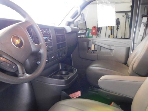Used 2025 Chevrolet Express 2500 w/ Driver Convenience Package image 17