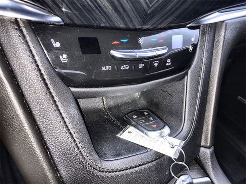 Used 2023 Cadillac XT6 Premium Luxury image 19