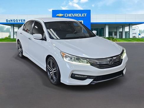 Used 2017 Honda Accord Sport image 4