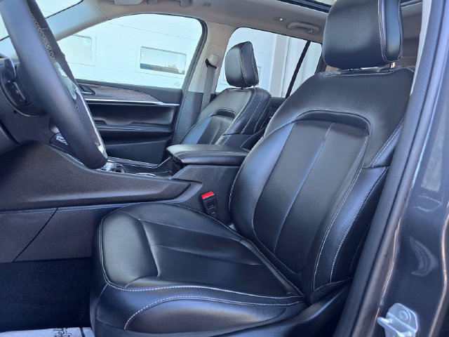 Used 2024 Jeep Grand Cherokee Limited AWD/4WD image 20