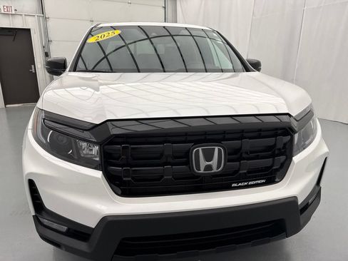 Used 2025 Honda Ridgeline Black Edition image 2