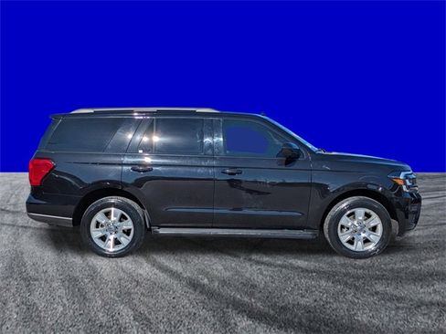 Certified 2023 Ford Expedition XLT image 3