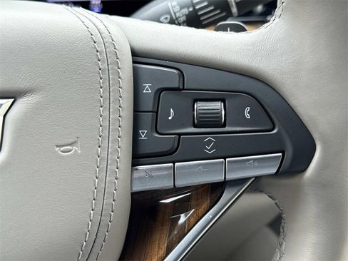 Used 2022 Cadillac Escalade ESV Premium Luxury Platinum image 26