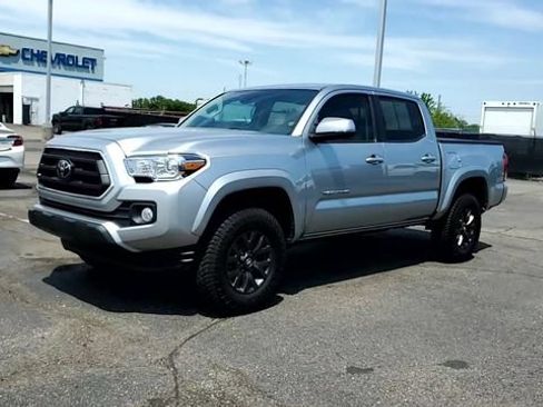 Used 2023 Toyota Tacoma SR5 w/ Technology Package AWD/4WD image 4