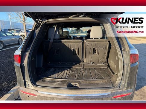 Used 2022 Buick Enclave Premium w/ LPO, Touring Package image 8