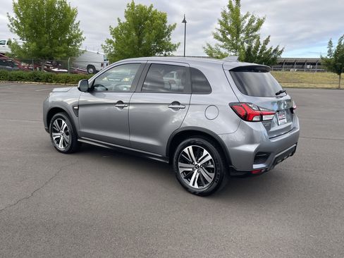Used 2025 Mitsubishi Outlander Sport AWD image 3