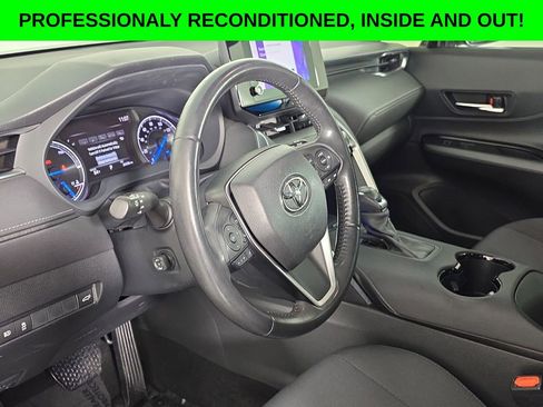Used 2023 Toyota Venza LE AWD/4WD image 7