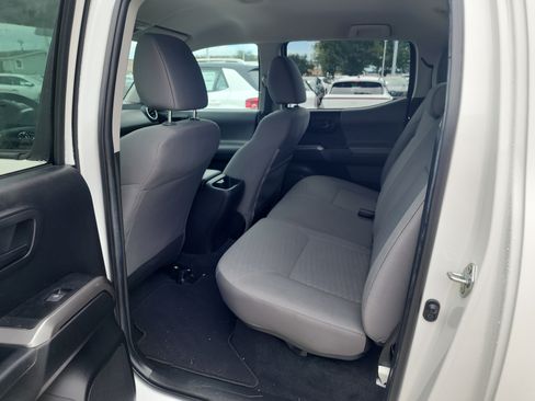 Used 2022 Toyota Tacoma SR5 RWD image 18