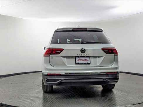 Used 2023 Volkswagen Tiguan SE w/ Panoramic Sunroof Package image 7