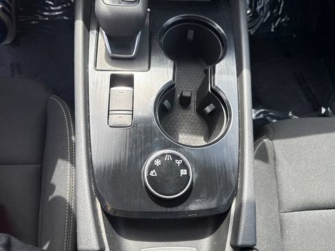 Used 2023 Nissan Rogue S AWD/4WD image 22