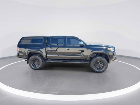Used 2017 Toyota Tacoma Limited w/ Tow Package AWD/4WD image 9