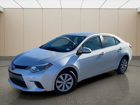 Used 2015 Toyota Corolla LE image 1