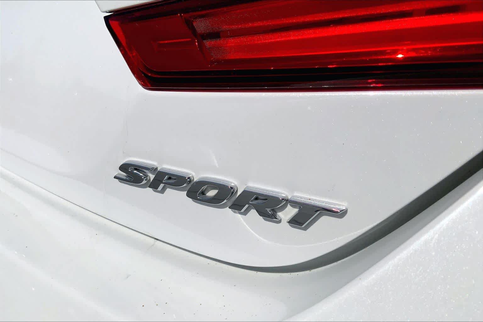 Used 2018 Honda Accord Sport image 9