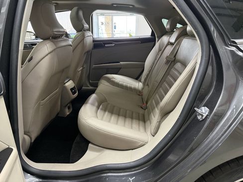 Used 2017 Ford Fusion SE w/ Fusion SE Technology Package FWD image 13