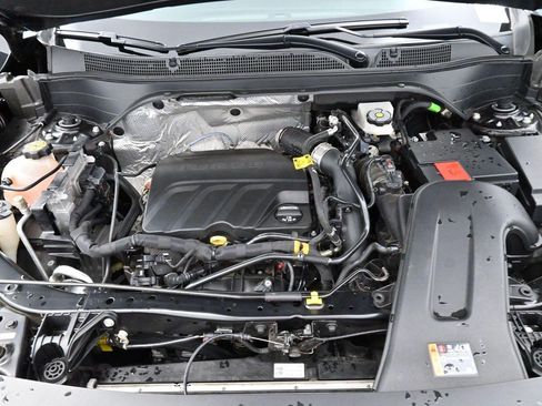 Used 2024 Chevrolet Trax LT w/ Sunroof Package FWD image 35