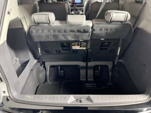 Used 2022 Toyota Sienna Limited image 27