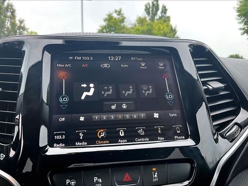 Used 2019 Jeep Cherokee Limited w/ Technology Group FWD image 33