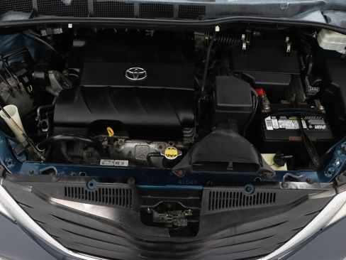 Used 2011 Toyota Sienna LE image 35
