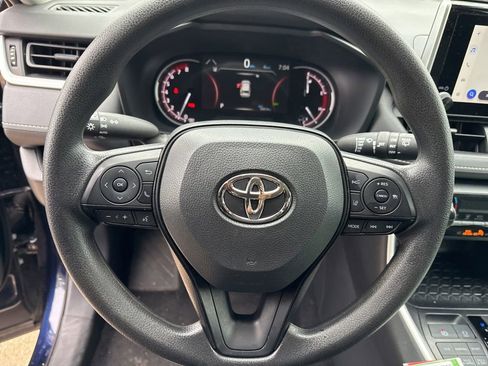Used 2025 Toyota RAV4 XLE AWD/4WD image 15