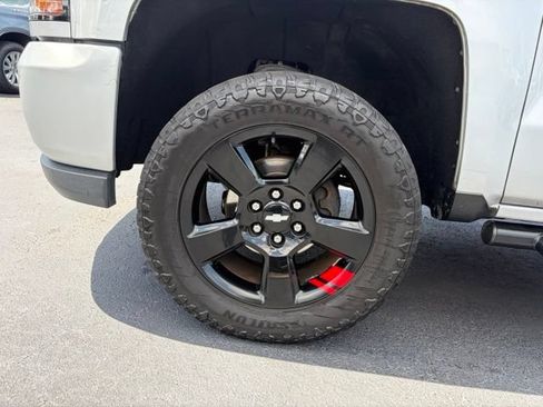 Used 2018 Chevrolet Silverado 1500 LT w/ Redline Edition AWD/4WD image 9