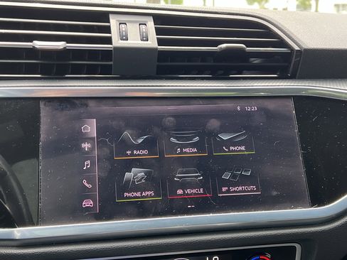 Used 2020 Audi Q3 2.0T Premium image 23