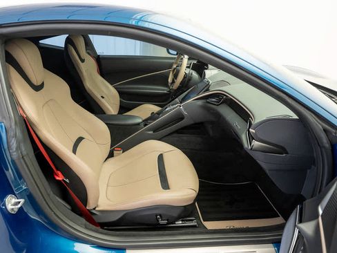 Used 2022 Ferrari Roma RWD image 10