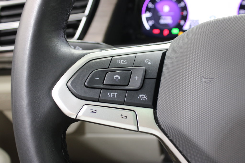 Used 2025 Volkswagen Atlas SEL Premium R-Line AWD/4WD image 28