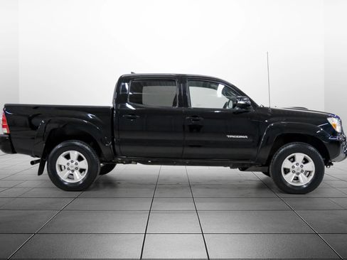 Used 2015 Toyota Tacoma PreRunner w/ TRD Sport Package image 7