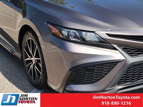 Used 2021 Toyota Camry SE FWD image 9