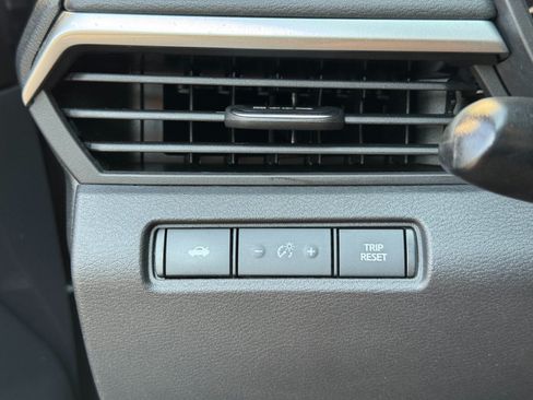 Used 2022 Nissan Altima 2.5 SR w/ Midnight Edition Package FWD image 17