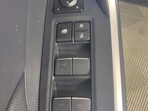 Used 2022 Toyota RAV4 XLE image 24