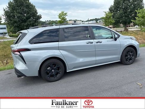 Certified 2025 Toyota Sienna XLE Woodland Edition AWD/4WD image 7