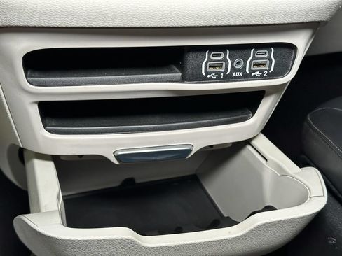 Used 2023 Chrysler Pacifica Touring-L FWD image 36