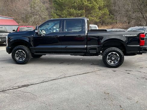 Used 2024 Ford F250 XLT w/ Black Appearance Package image 4