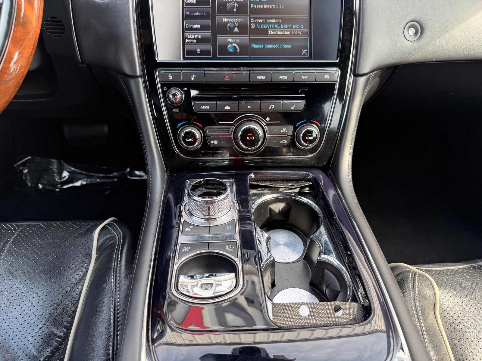 Used 2015 Jaguar XJ L Portfolio RWD image 21
