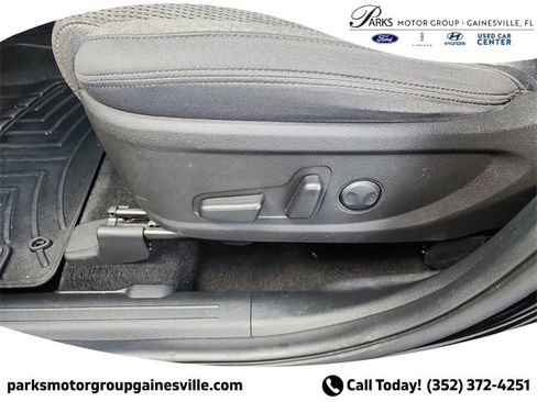 Certified 2022 Hyundai Santa Fe SEL image 17