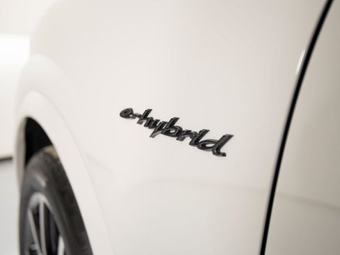 New 2026 Porsche Cayenne E-Hybrid image 40