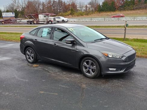 Used 2017 Ford Focus SE image 7