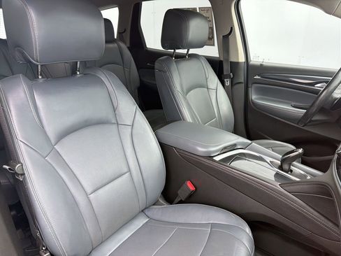 Used 2020 Buick Enclave Essence w/ Sport Touring Edition FWD image 5