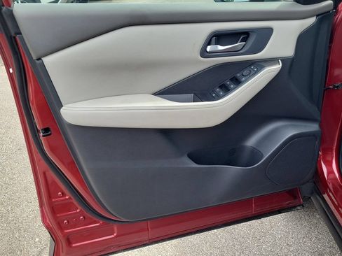 Used 2025 Nissan Rogue SV FWD image 14