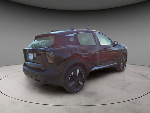 New 2026 Nissan Kicks SR w/ Cold Weather Package image 8