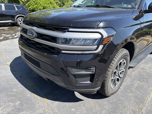 Used 2024 Ford Expedition XLT AWD/4WD image 3