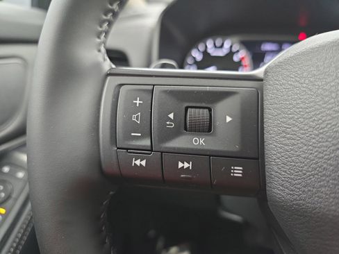 Used 2025 Nissan Rogue SV FWD image 32