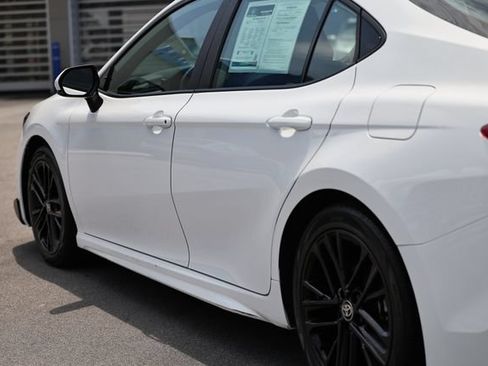 Used 2025 Toyota Camry SE FWD image 8