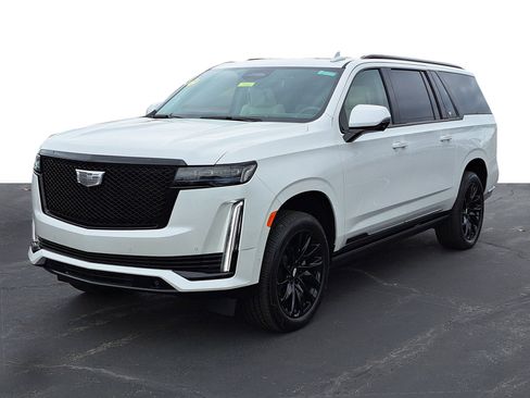 Used 2024 Cadillac Escalade ESV Sport Platinum w/ LPO, ONYX Package image 4