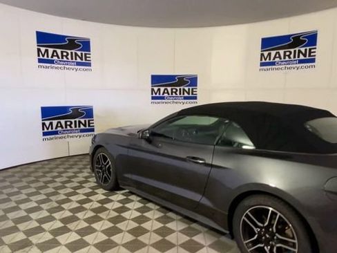 Used 2020 Ford Mustang Premium RWD image 8