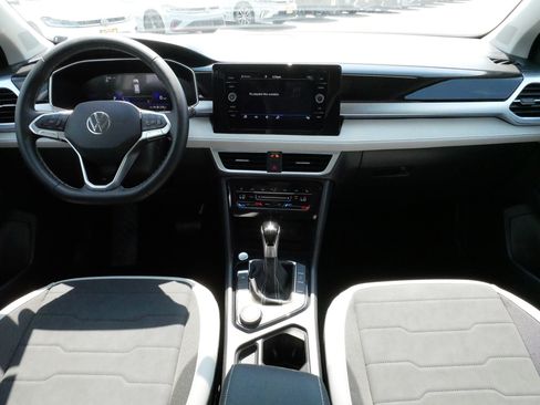 Used 2025 Volkswagen Taos SE w/ Panoramic Sunroof Package AWD/4WD image 10